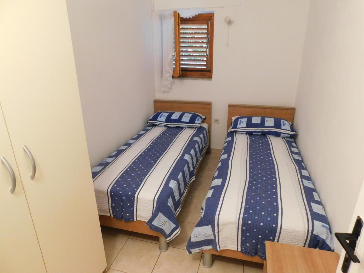 Apartments Marica Krk Town Exterior foto